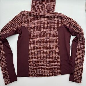 Nike Pro Hyper‎ Warm Women's Burgundy Textured Cowl Neck Pullover, Size Medium